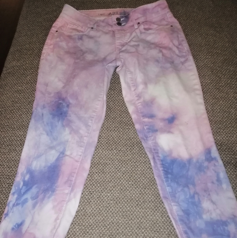 Apt 9 Capris